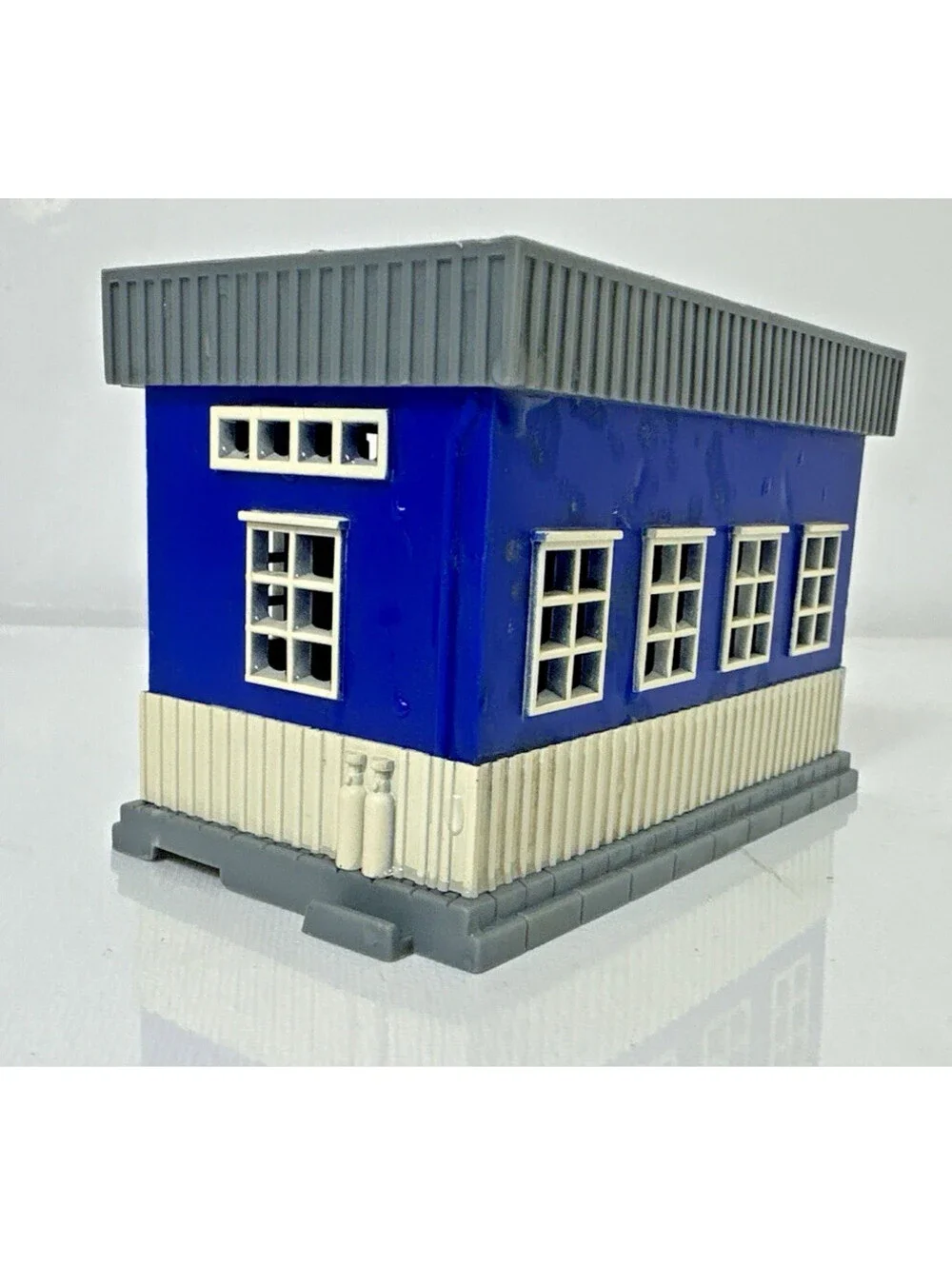 HO Scale Town Residential Lot - Vintage Walthers Rooming House & Police Station